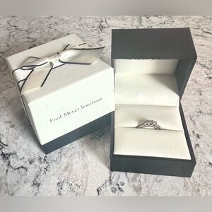 Fred Meyers 925 Silver Ring Round Cut 3-Stone Diamond Ring .25 CT